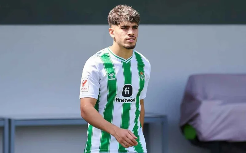 ممر شرفي في بيتيس لتكريم نجمي المغرب عقب التتويج القاري التاريخي